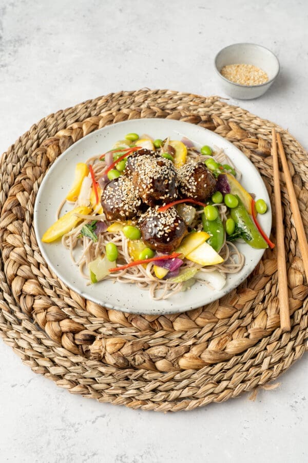 Teriyaki balletjes met noedels