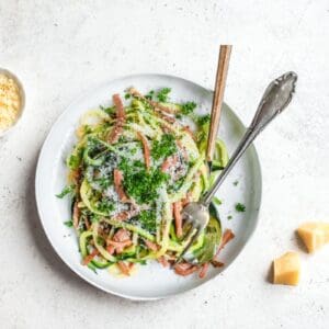 Spaghetti a la carbonara met courgette