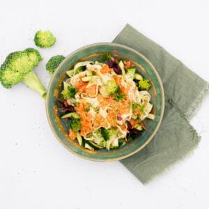 Romige pasta met gerookte zalm en broccoli