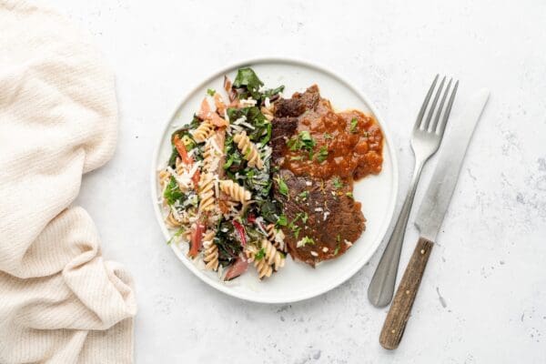 Fusilli met gestoofde sukade, snijbiet en gremolata