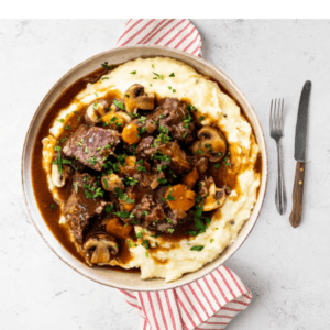 Franse boeuf bourgignon met romige puree