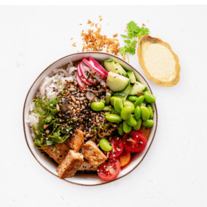 Vega Pokebowl met tempeh en sesamdressing