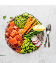 Pokebowl met zalm en sesamdressing