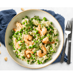 Groene groente risotto met knoflook garnalen