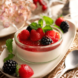 Vanille panna cotta met rood fruit