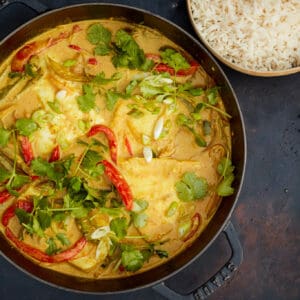 Thaise Viscurry met gewokte groenten en rijst