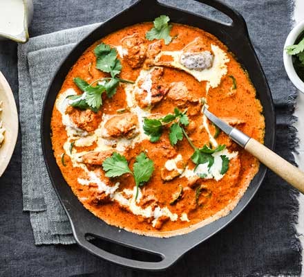 Foto Indiaanse butter chicken met rijst